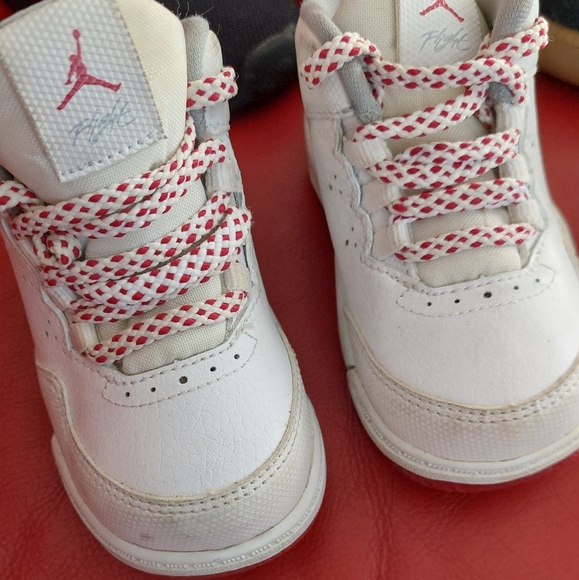 Lot Of 3 Kids Sneakers Sz 5,6,7 Jordans Adidas Shoes ( Bag C) - Picture 2 of 15